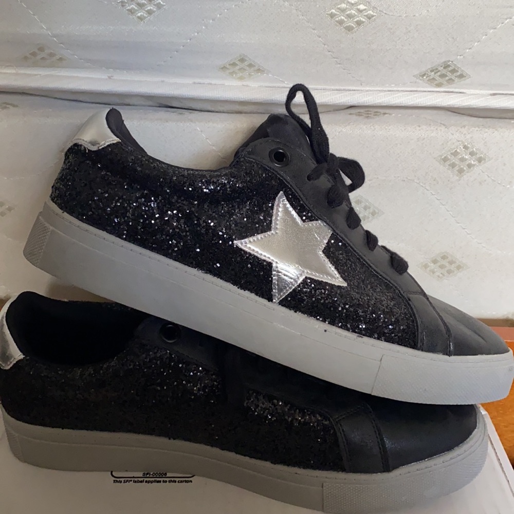 Shoes - Picture 3 of 4